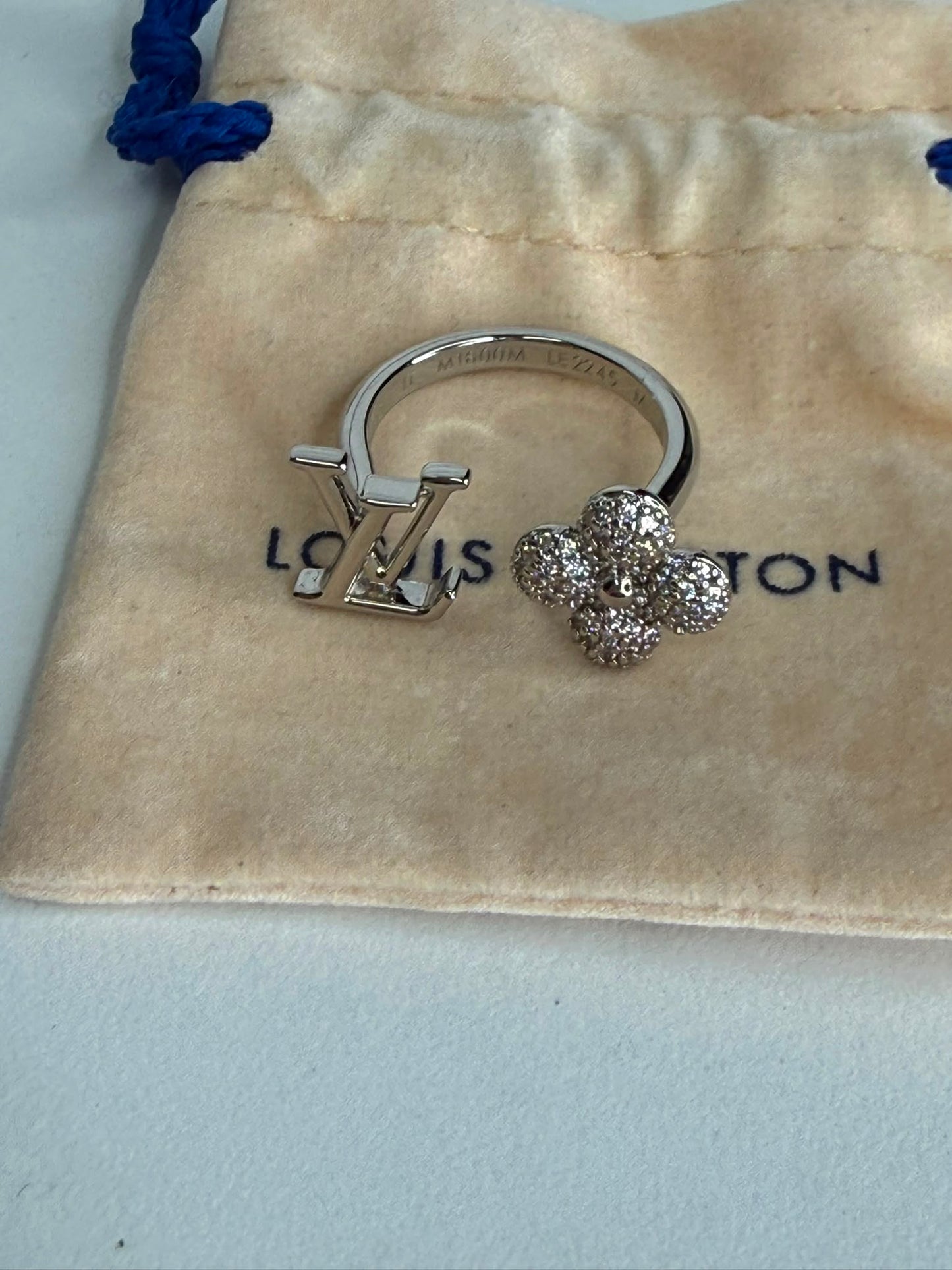 Louis Vuitton Louisette Signature Strass Ring