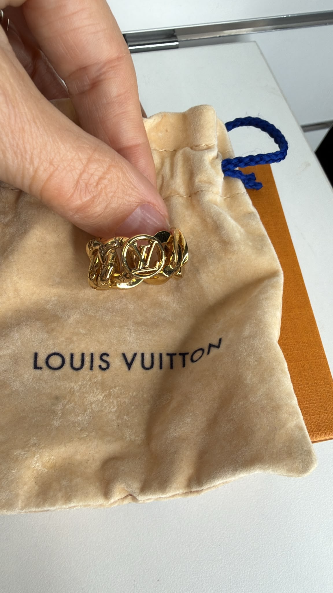 Louis Vuitton Ring in a bold chain-link Design