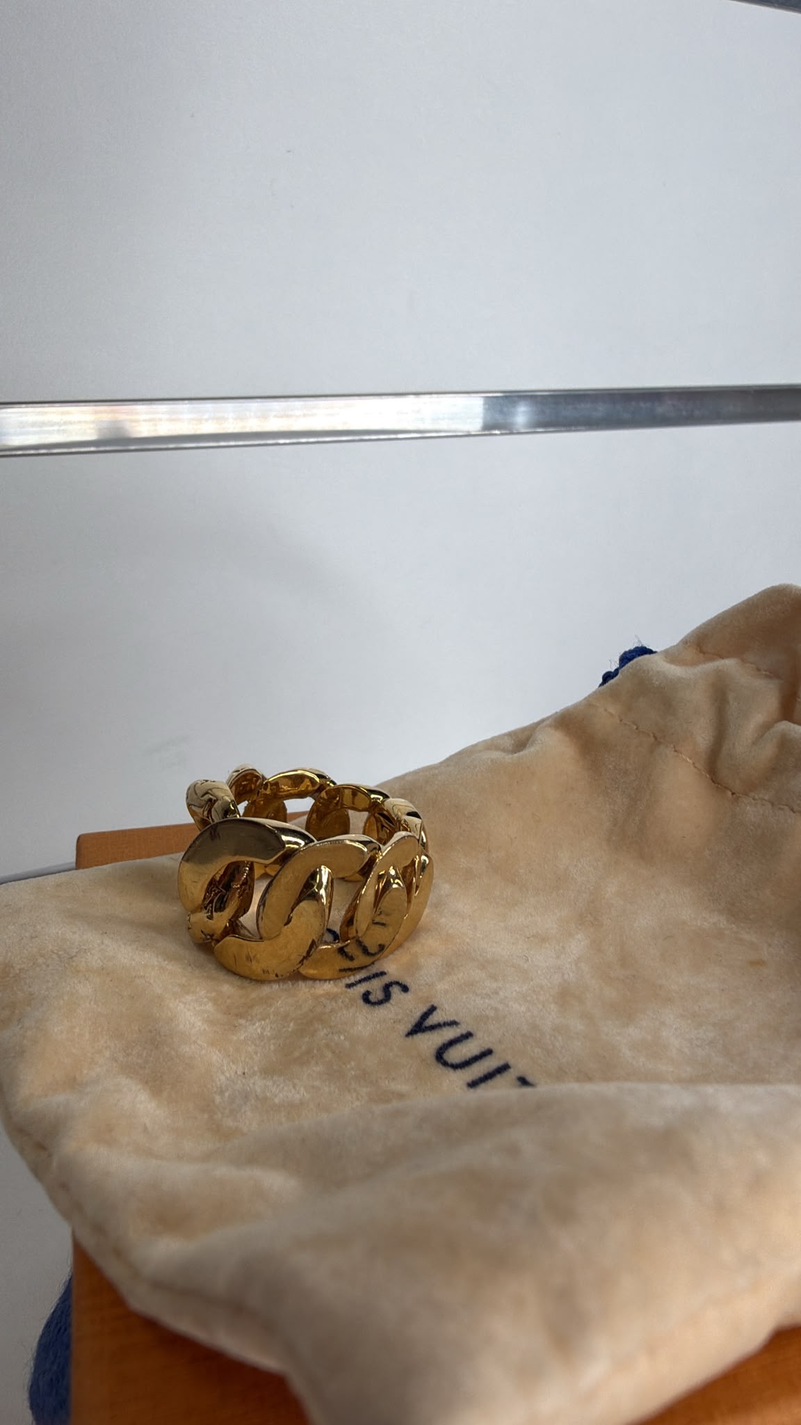 Louis Vuitton Ring in a bold chain-link Design