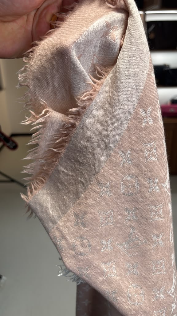 Louis Vuitton Monogram Shawl Rose Poudre