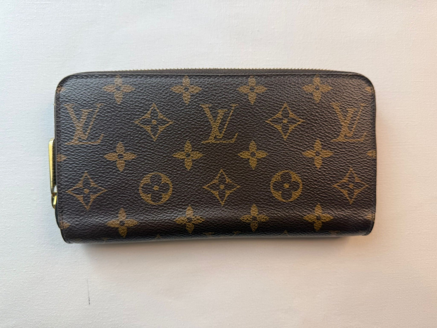 Louis Vuitton Zippy Wallet (AH662)